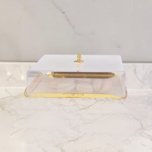 صينية اكرليك انكليش كيك مربعة 35*35سم مع غطاء شفاف ذهبي