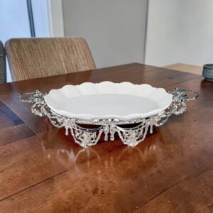 صحن بورسلان اوفال مع قاعدة لون فضي